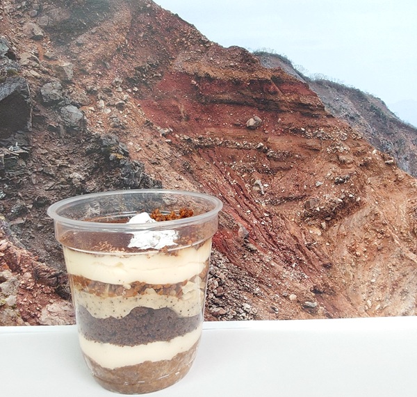 磐梯山の地層とご地層ティラミス